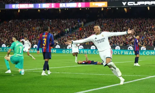 Real Madrid beat Barcelona in La Liga Clasico Real Madrid beat Barcelona in La Liga Clasico