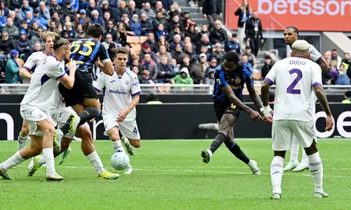 Inter rally late to down Fiorentina and regain Serie A lead Inter rally late to down Fiorentina and regain Serie A lead