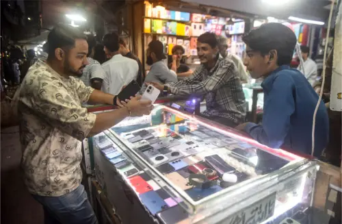 Sharp rise in prices of smartphones burdens consumers Sharp rise in prices of smartphones burdens consumers