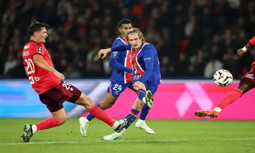 Godts stars as PSG beat Lyon to go top of Ligue 1