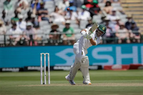 Starc strikes late as Australia fight back against SA in third Test