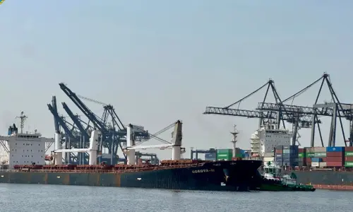Consignment of imported wheat arrives at Karachi port