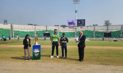 Pakistan win toss, bowl first in tri-series final against Sri Lanka Pakistan win toss, bowl first in tri-series final against Sri Lanka