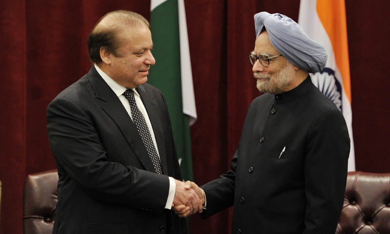 Indian Prime Minister Manmohan Singh (R) meets with his Pakistani counterpart Nawaz Sharif on the sidelines of the 68th Session of the United Nations General Assembly on September 29, 2013 at the New York Palace Hotel in New York. -AFP Photo