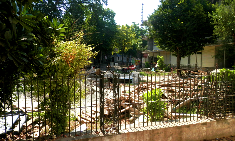 Garden area of the Lakshmi building in Lahore. -Photo by Akhtar Balouch