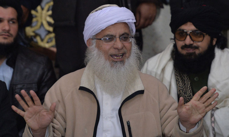 Tehreek-i-Taliban Pakistan (TTP) committee member Maulana Abdul Aziz (C) speaks at a press conference in Islamabad on Feb 7, 2014.—AFP Photo