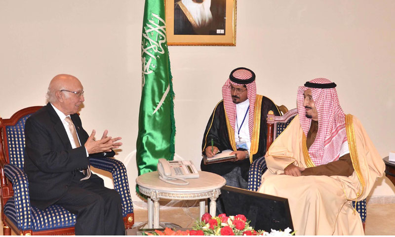 Adviser to the prime minister Sartaj Aziz meeting with Saudi Crown Prince Salman bin Abdul Aziz. — Photo by INP.