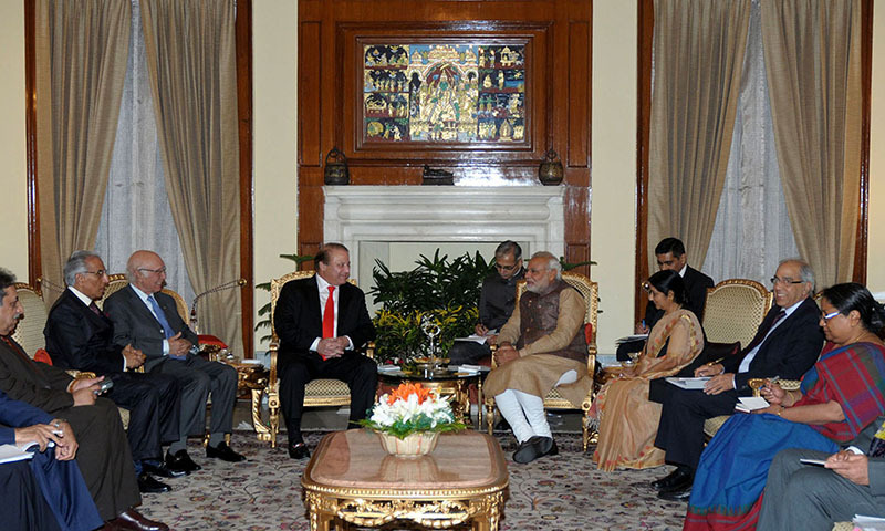 In this handout photograph released by the Press Information Bureau (PIB), Indian Prime Minister Narendra Modi (centre R) meets with his Pakistani counterpart Nawaz Sharif (centre L) at Hyderabad House in New Delhi on May 27, 2014. —AFP PHOTO/PIB