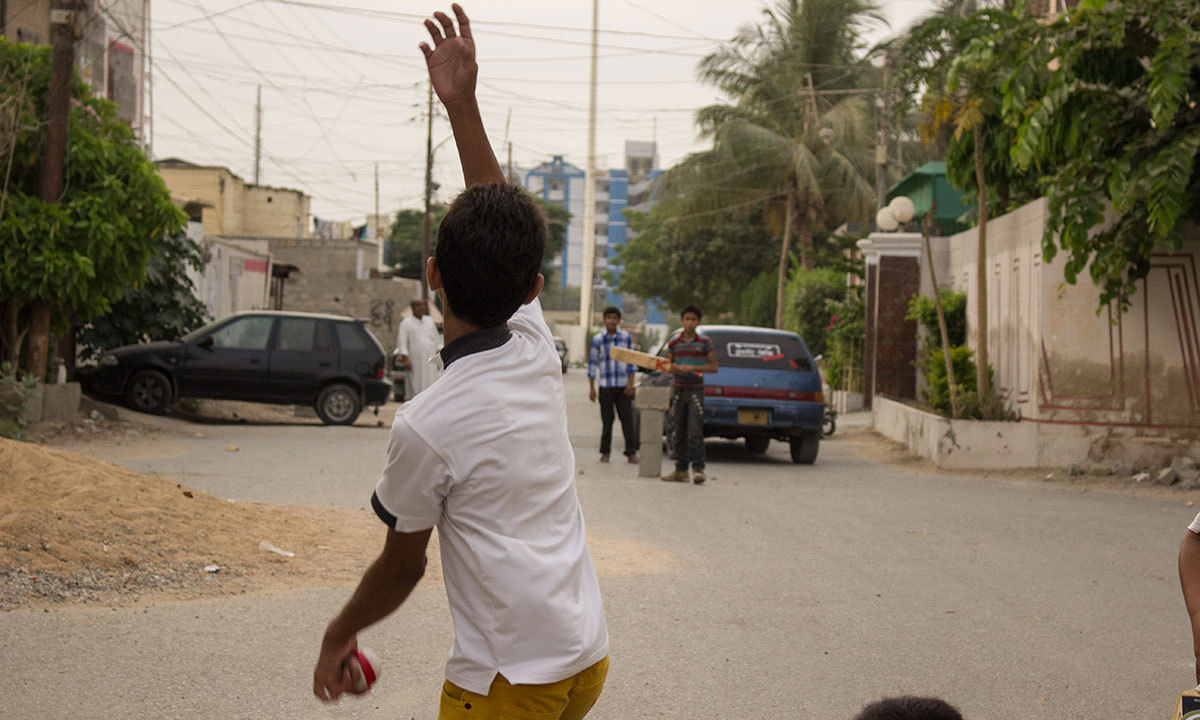 Be there comes a bird, animal or even car for that matter, a Gali ka match never stops. #GaariParNaLagJae. — Photo by Asaad Bin Ajmal