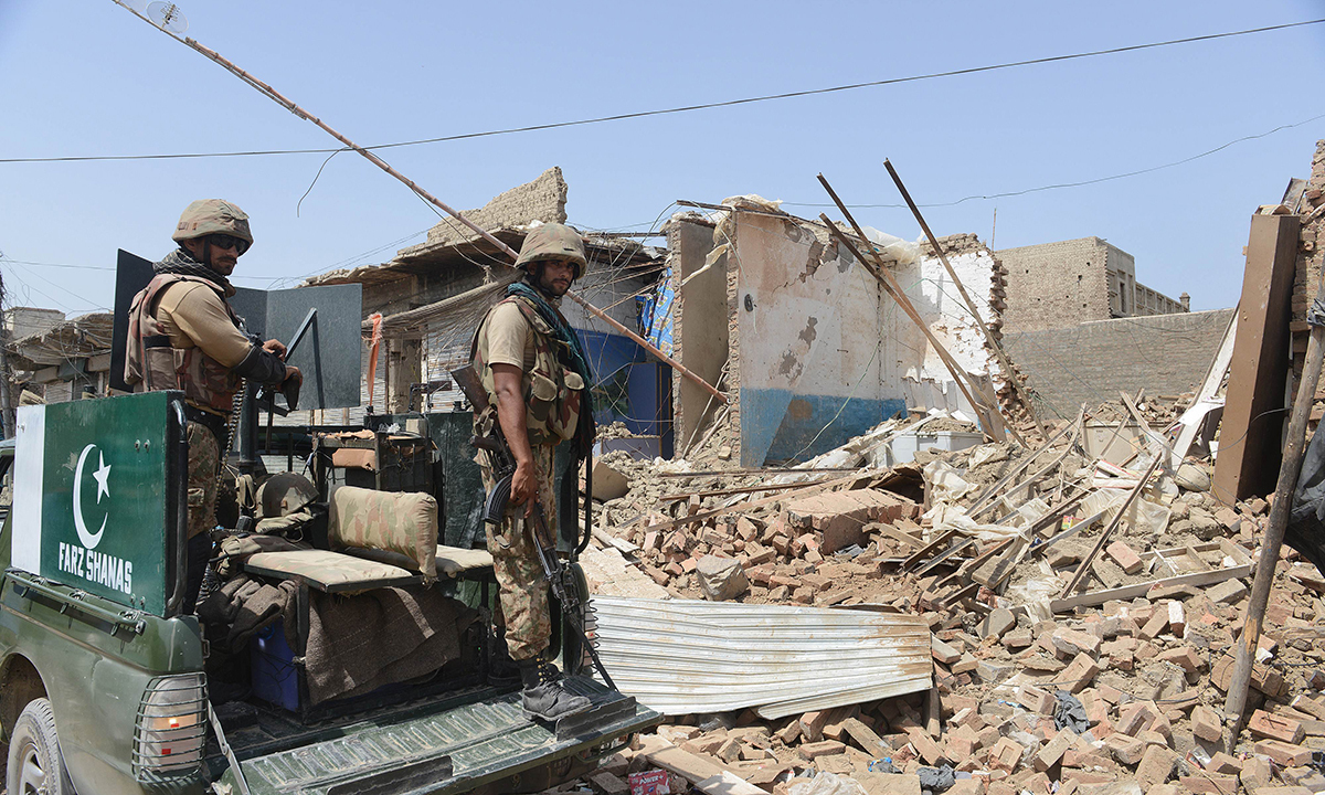 This photograph taken on July 9, 2014 shows Pakistani soldiers patrol during a military operation against Taliban militants, in the main town of Miranshah in North Waziristan.   Pakistan's military says its anti-militant offensive in a northwestern tribal area has now taken control of 80 percent of a strategic town, as a US drone strike on July 10 killed six suspected insurgents. AFP PHOTO/Aamir QURESHI