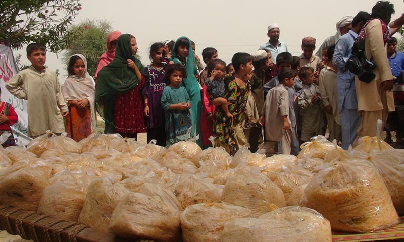 The sever hot weather adds to the woes of the displaced persons who are more vulnerable to the hot weather as they belong to colder areas.— Photo by Zahir Shah Sherazi