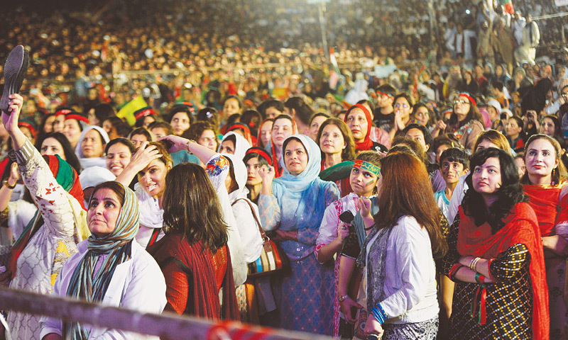 ISLAMABAD: A view of the PTI sit-in on Saturday after the completion of 30 days since the protest began last month.—Tanveer Shahzad / White Star