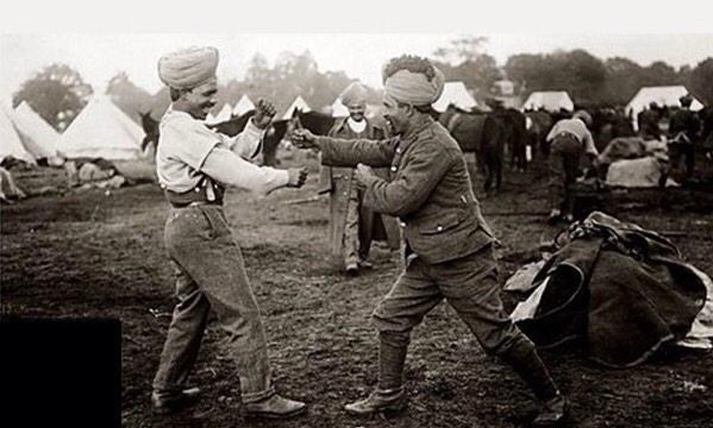 3rd (Lahore) Division soldiers sparring