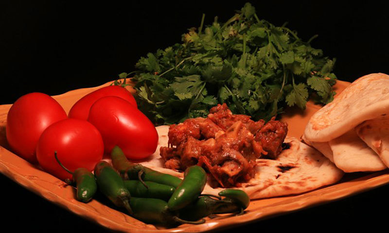 لنڈی کوتل شنواری اور آفریدی قبائل کا گھر ہے اور اسے ہی بالٹی یا کڑاہی گوشت کا تاریخی گھر بھی تصور کیا جاتا ہے— فواد احمد فوٹوز