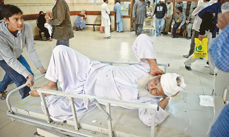 An emergency at the Abbasi Shaheed Hospital. / Photos by Fahim Siddiqi / White Star