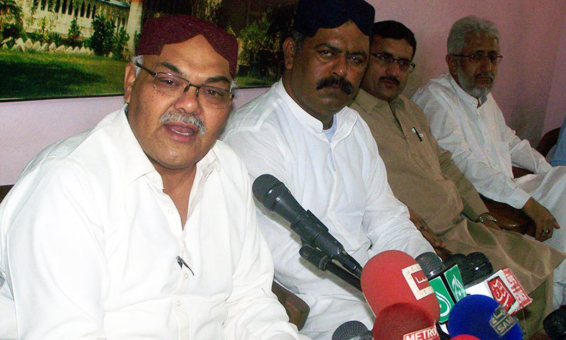 Sindh Taraqi Pasand Party (STP) Chairman Dr Qadir Magsi speaks at a press conference in Hyderabad on Wednesday. – Photo by author