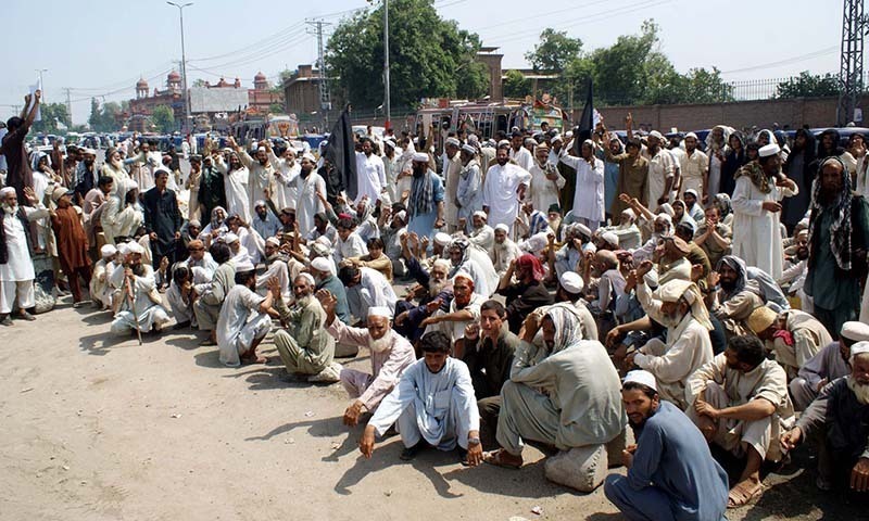 Internally Displaced Persons (IDPs) of Bara Khyber Agency chant slogans in favor of their demands during protest demonstration outside Governor House building in Peshawar.—PPI/file