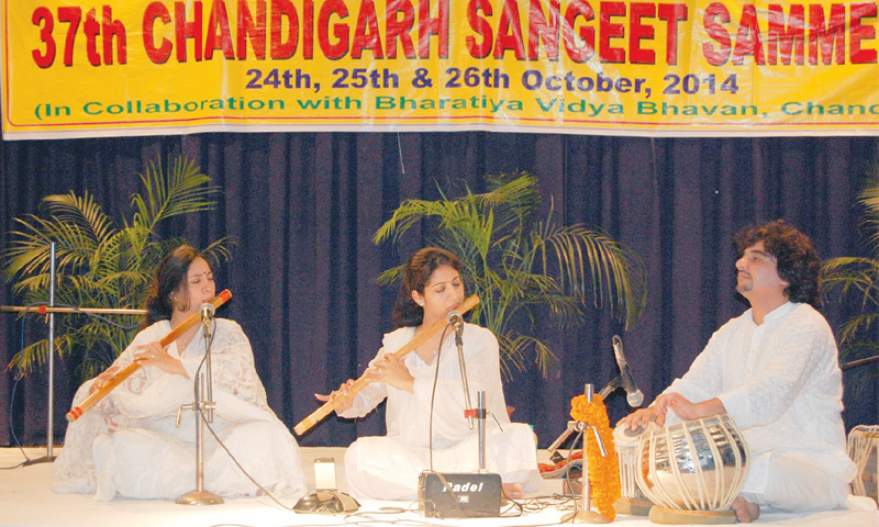 Flute jugalbandi by Shuchismitra and Debopriya, Photos by the writer