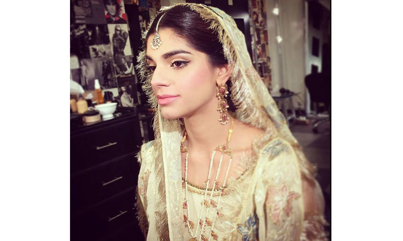  The Firaaq star got her natural makeup done from Anam Farooq Khan at Tariq Amin. 