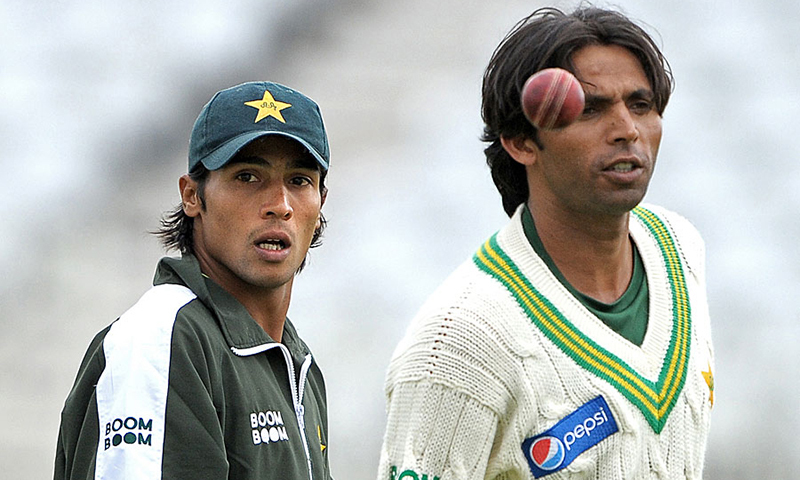 Mohammad Aamer (L) and Mohammad Asif. &mdash; AFP/File