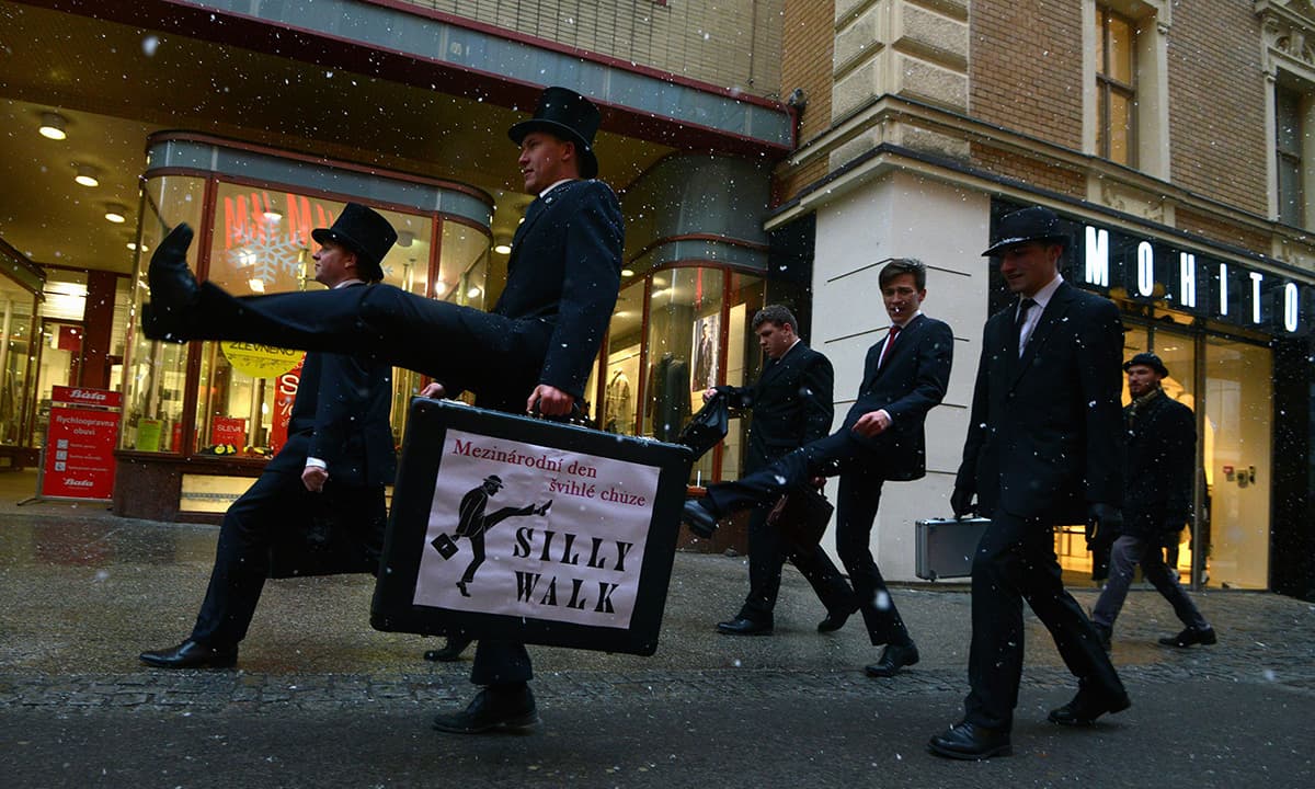 Around 50 participants in costumes presented the Silly Walk, based on a sketch from the Monty Python troupe.