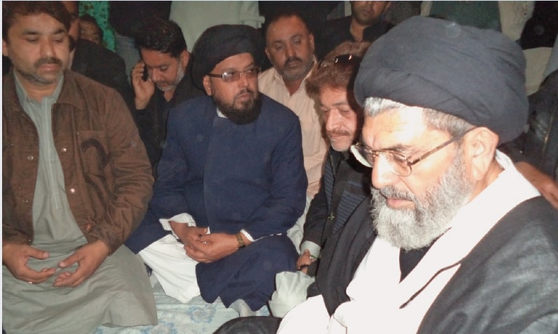 TJP chief Allama Sajid Naqvi speaks to the media in Shikarpur on Sunday.&mdash;Dawn