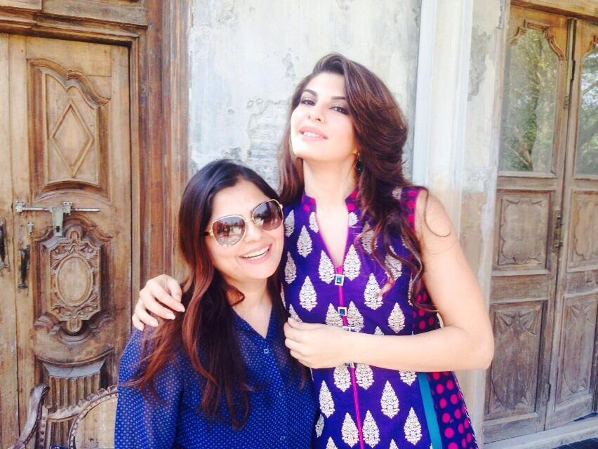 Zainab Chottani poses with Jacqueline Fernandez.