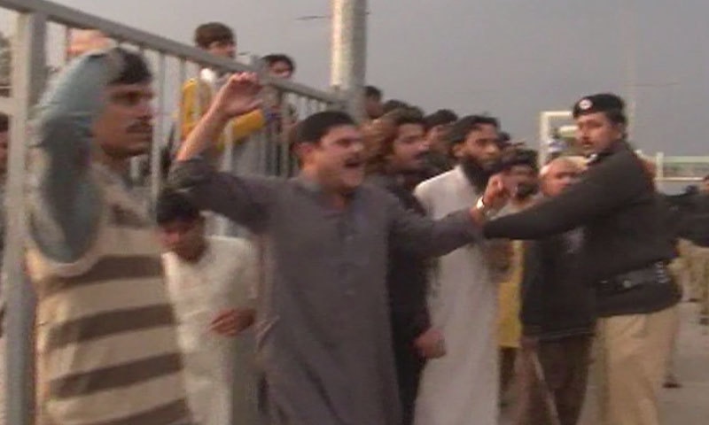 Clash between protesters and police - DawnNews screen grab