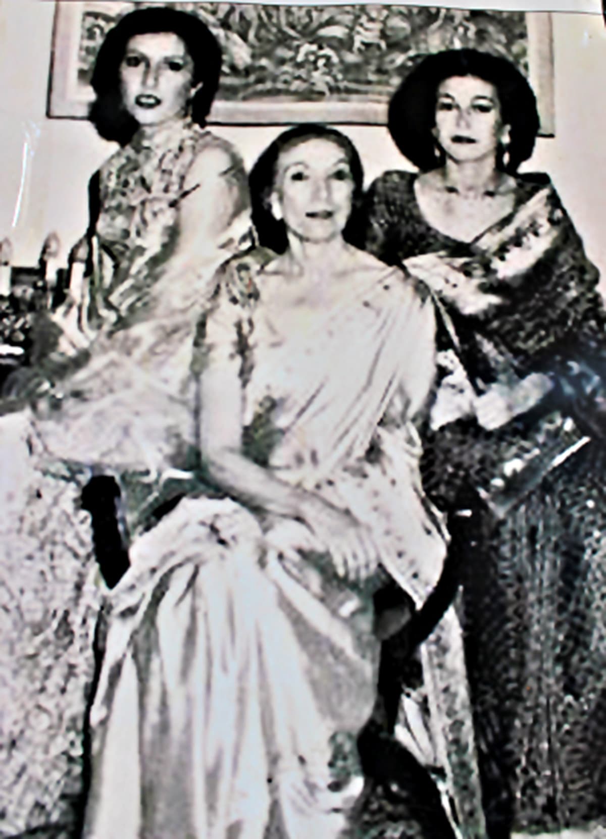 Benazir Bhutto, Nusrat Bhutto and Sanam Bhutto.