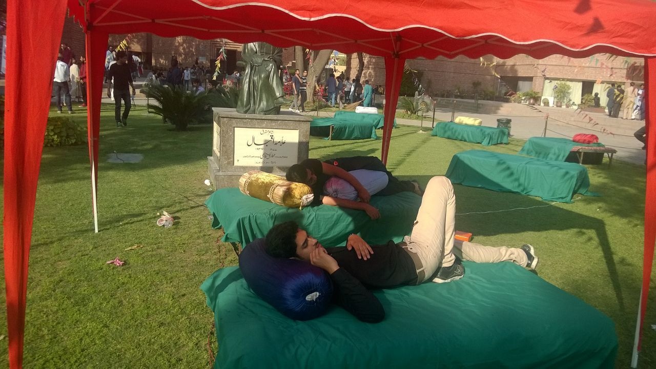 Attendees could lounge on takhts between sessions.