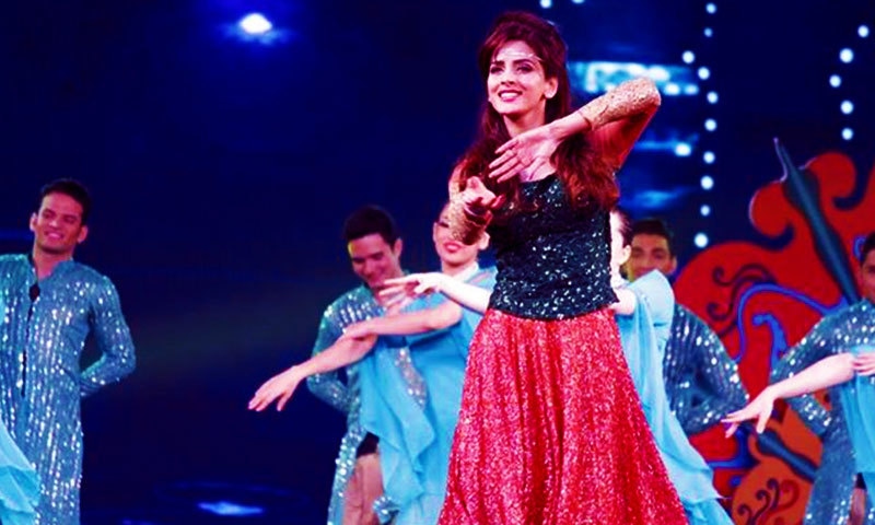 Saba Qamar performs at the HUM TV Awards 2015. —Photo courtesy: Hum Awards' Facebook page