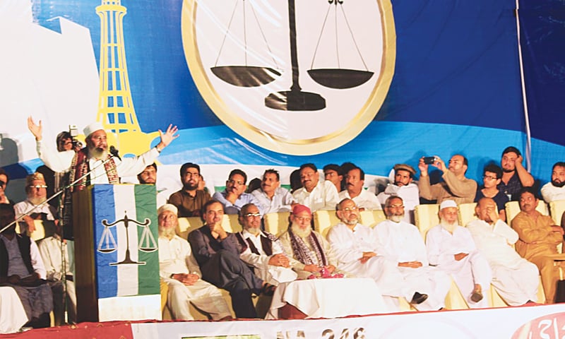 JI chief  Sirajul Haq presents his party&rsquo;s manifesto at a public gathering