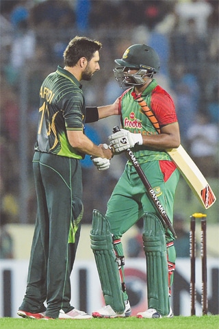 Bangladesh batsman Shakib Al Hasan (R) shakes hands with Pakistan captain Shahid Afridi after winning the T20 match.&mdash;AFP