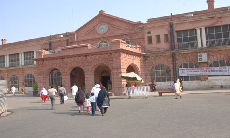 Largest teaching hospital lacks designated beds and cardiac specialists at its multi-storey A&E dept for heart patients. Photo courtesy: mayohospital.gop.pk