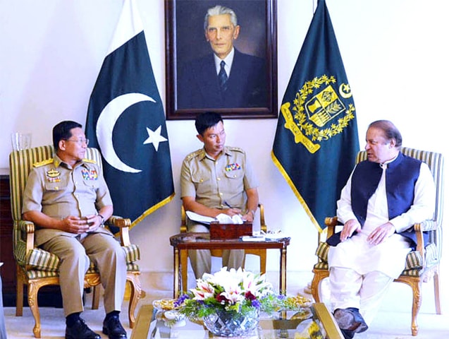 ISLAMABAD: Prime Minister Nawaz Sharif talks to Senior General Min Aung Hlaing, Commander-in-Chief of Defence Services of Myanmar, during a meeting at the PM House on Friday.&mdash;APP