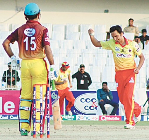 FAISALABAD: Peshawar Panthers seamer Imran Khan Jr celebrates after taking a return catch to dismiss Abbottabad Falcons batsman Fakhar Zaman (back to the camera) during the Super 8 T20 Cup match at the Iqbal Stadium on Wednesday.&mdash;Courtesy PCB