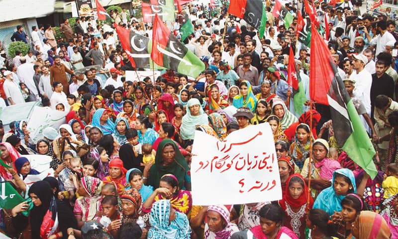 Supporters of the Pakistan Peoples Party demonstrating against former Sindh home minister Dr Zulfikar Mirza in front of the Karachi Press Club on Sunday.—Online