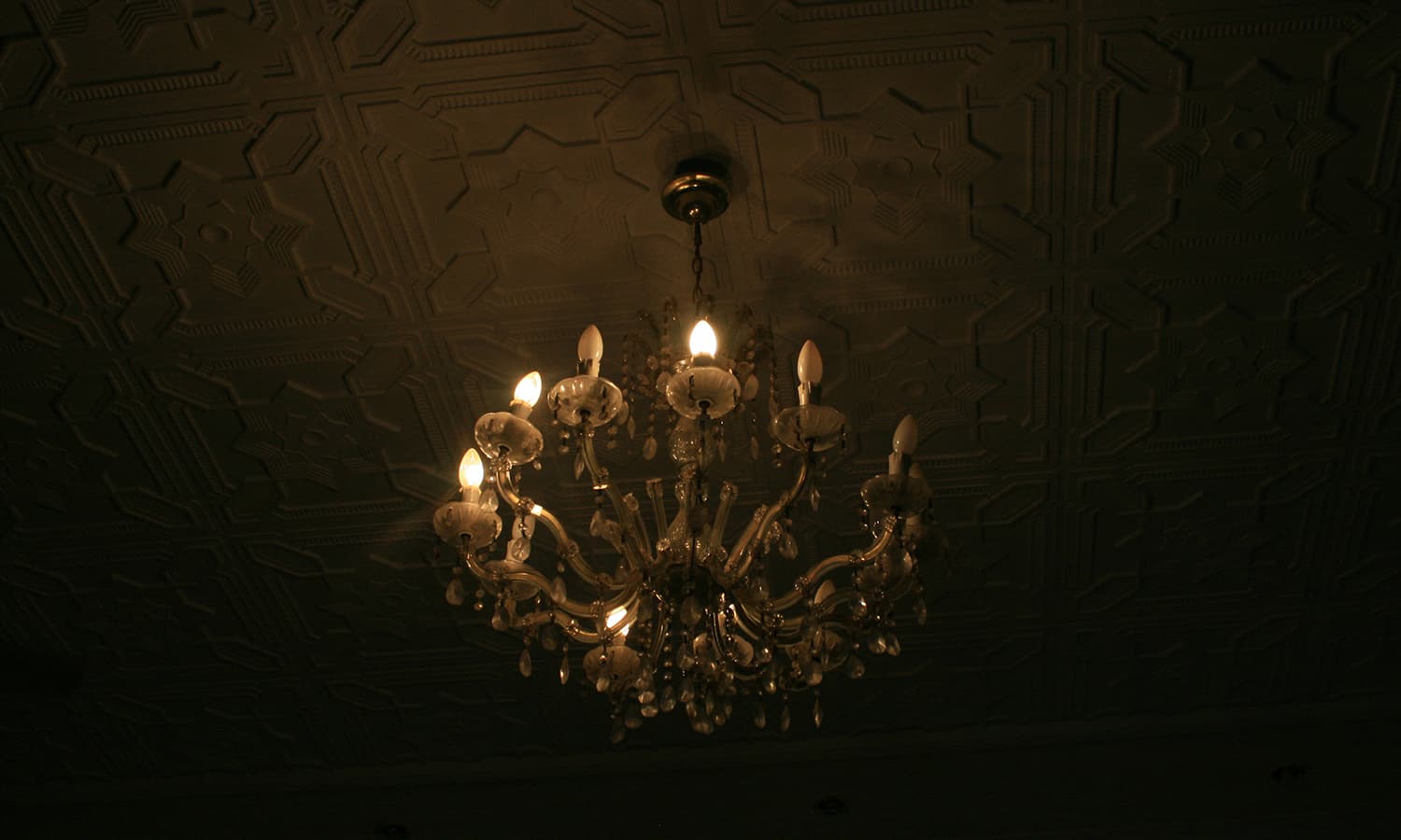 A chandelier at the guesthouse.