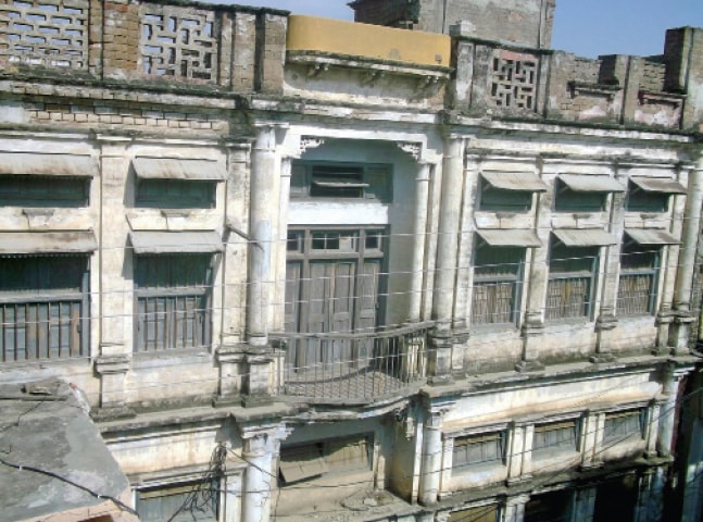 A grand house where the family of Professor Yasin Saddiqui now lives.