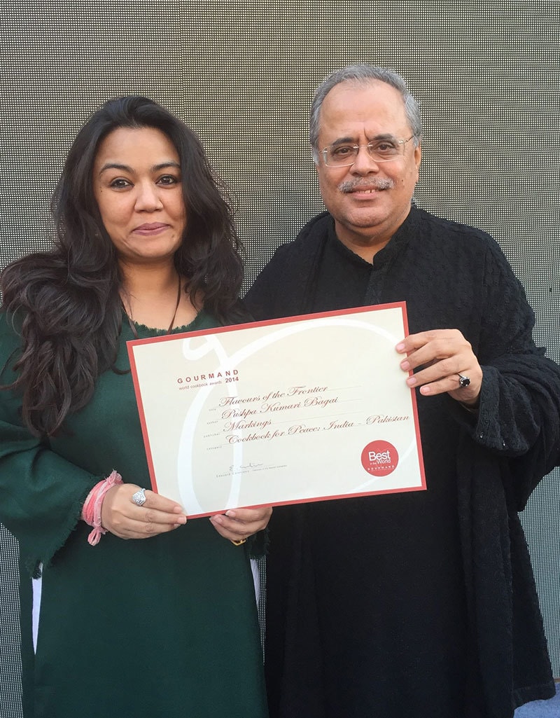 Atul Bagai and Kiran Aman with the award. &mdash; Publicity photo