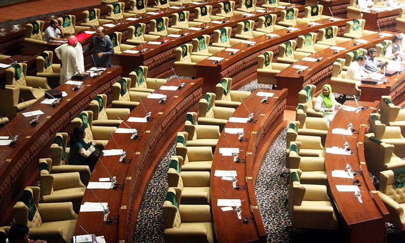 سندھ اسمبلی میں صوبے کا نئے مالی سال کا بجٹ پیش کیا گیا جبکہ اس دوران ایوان میں اکثر نشستیں خالی تھیں۔ فوٹو آن لائن