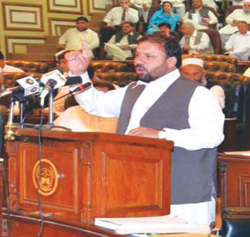 خیبر پختونخوا کے وزیر خزانہ مظفر سید — فائل فوٹو .