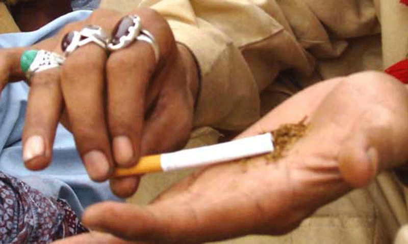 Railway police seized 40 kg of hashish from a couple traveling in Farid Express on Thursday evening near Pakpattan Railway Station. &mdash; APP/File