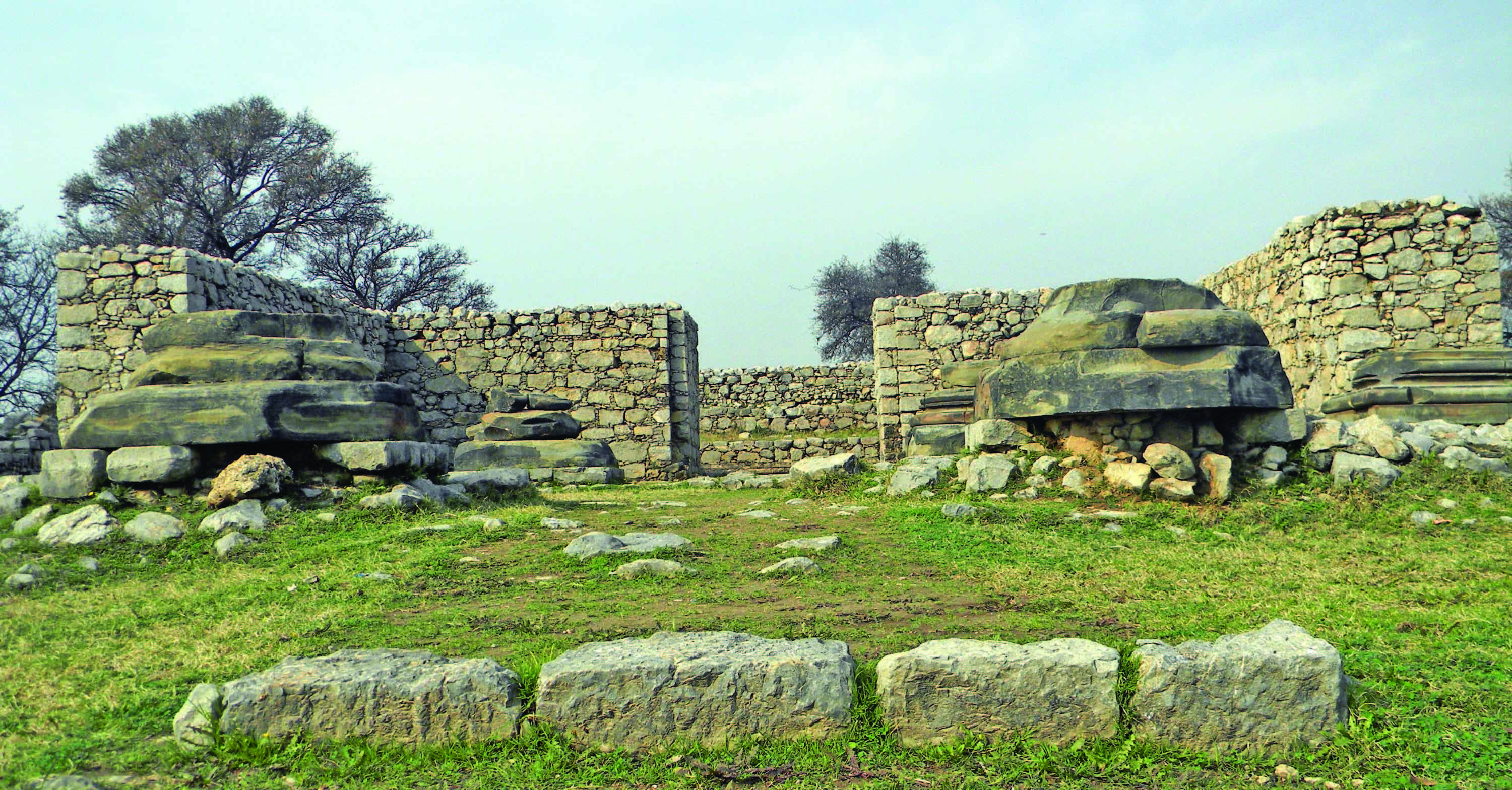 The front view of Jandial temple.