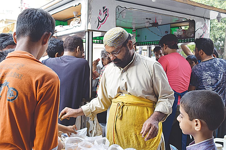 Sibtain and Shehroze divide responsibilities: one packs dahi baray and the other handles the yoghurt mix, Photos by the writer