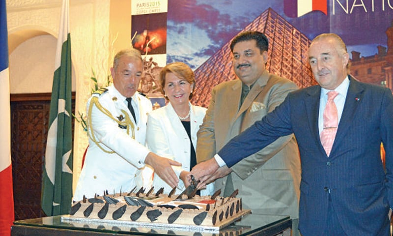 Ambassador Mrs. Martine Dorance and Federal Minister Khurram Dastangir Khan  cutting the cake on France&rsquo;s National Day. Also in the picture are the French defence attach&eacute; Col Jean-Baptiste Minjoulat-Rey and the Dean of the diplomatic corps Ambassador Rodolfo Martin Saravia.