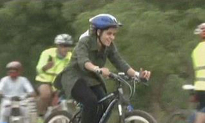 جیتنے والے امیدواروں کے لیے نقد انعامات بھی رکھے گئے تھے