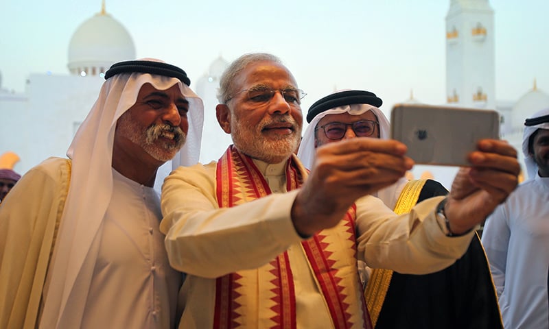 Indian PM Modi takes a selfie next to Sheikh Hamdan bin Mubarak Al Nahyan, UAE Minister of Higher Education and Scientific Research (L) as they tour the Sheikh Zayed Grand Mosque during the first day of his two-day visit to the UAE. ─ AP