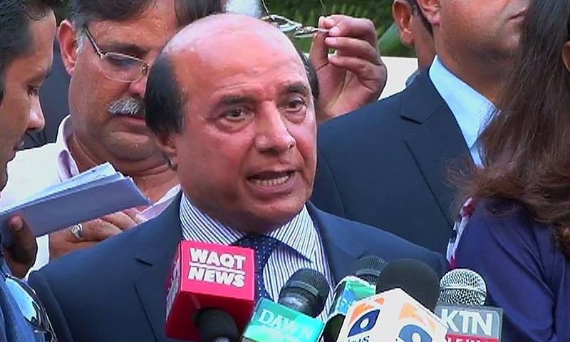 PPP's former governor Punjab Sardar Latif Khosa addressing mediapersons on Wednesday. &mdash; DawnNews screengrab