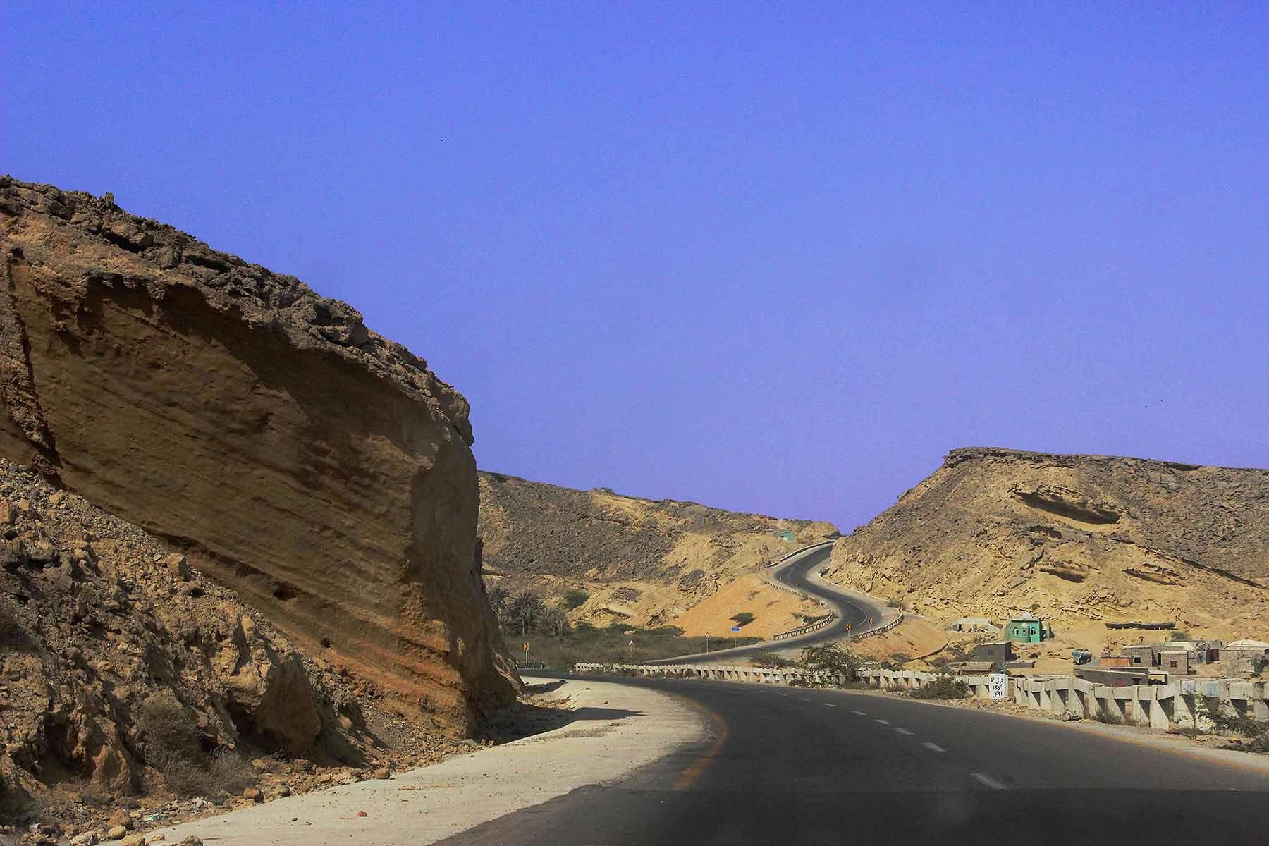 An S-shaped road leading to the Princess of Hope. There were also small houses on the roadside.